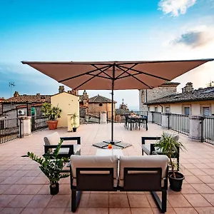  Apartment La Terrazza Felice - In Centro A